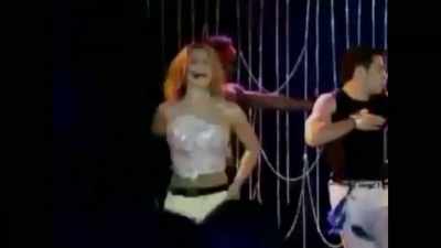 ♪ Oh ♪ - Framing Britney Spears