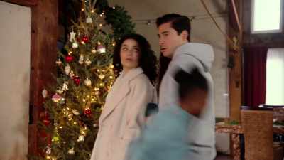 - Oh! Santa's got a Christmas
gift for you, Brett. - Planes, Trains, and Christmas Trees