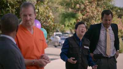 - Oh...
- Seamus meanwhile - Murderville