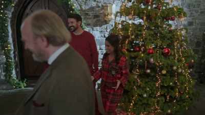 Oh, she's here. - A Merry Scottish Christmas