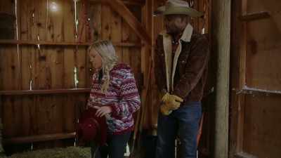 - Oh.
- [sighs] - Mistletoe in Montana