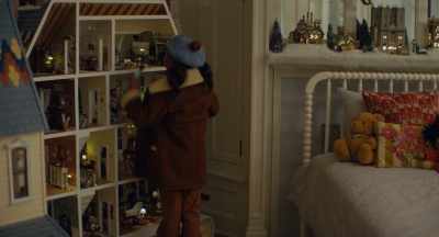 -Oh, so this is the dollhouse.
-BERNARD: Do you like it? - Genie