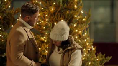 - Oh!
- So, when we officially launch, - Mom's Christmas Boyfriend