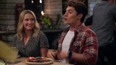 - Oh! Something different to talk about.
- Good. - Pretty Smart