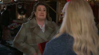 - Oh, sorry about that.
- It's okay. Chop-chop. - Holiday Mismatch
