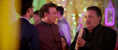 Oh, sorry!
Son-in-law is over there. - Shaadi Mein Zaroor Aana