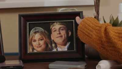 - Oh! Sorry!
Well, when's the wedding? - Turkey Drop