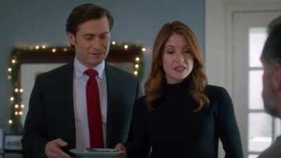 Oh... [speaking Spanish] - A Royal Christmas Holiday