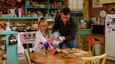 - Oh. Spilled some.
- I got it. - Friends