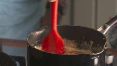 Oh, that suddenly started
smelling fantastic, - James May: Oh Cook!