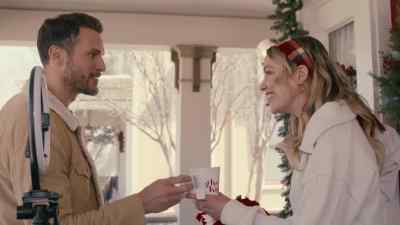 - Oh, thank you.
- Tea, just like you like. - A Christmas in New Hope