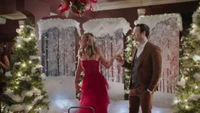 Oh. Thank you. Thank you. - Unwrapping Christmas: Olivia's Reunion