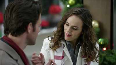 -Oh, thank you.
-That's yours. - Random Acts of Christmas