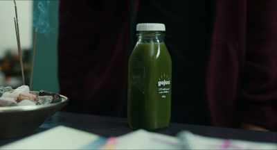 - Oh, is that a green juice?
- Is it? Oh. Oh, yeah. - Blindspotting