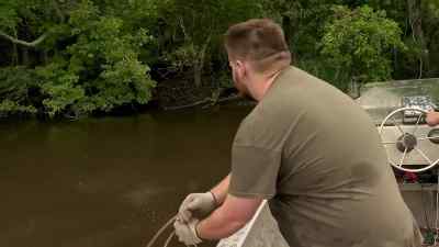               -Oh!
  -That was an alligator, too. - Swamp People