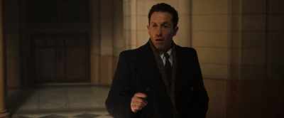 -Oh, is that my briefcase?
-Yes, I saw it... - The Resistance Banker