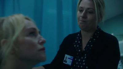 - Oh, that's a bit tight.
- It's all right, it'll be over quickly. - Wentworth