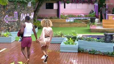 >> OH, THAT'S CUTE, YOU GOT HIS
SHOES ON. - Love Island