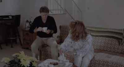 - Oh, that's hot.
- Well, Teddy, don't burn yourself. - Tammy and the T Rex