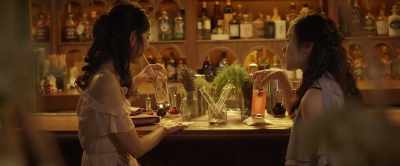 - Oh, so that's why you stayed here for so long.
- Partly. - Go Back to China