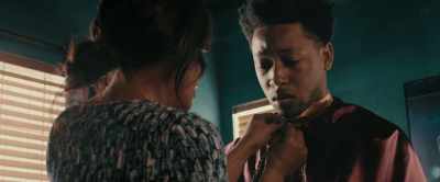 Oh, the collar
and the button. - Gully
