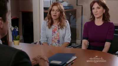 - Oh, so the family
hasn't been discovered? - The Julius House: An Aurora Teagarden Mystery
