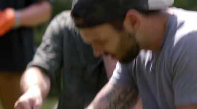 - Oh, the stinger's
going in my skin. - Kings of Pain