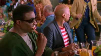 - Oh, there you are, Ruby.
- Oh, hi, Kevin. - AJ and the Queen