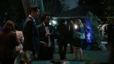 Oh, there he is.
Man of the hour. - The Company You Keep