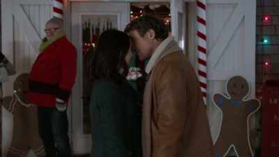 Oh, there she is. Our winner. - Believe in Christmas