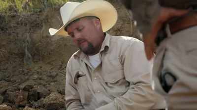 -OH. THERE YOU GO.
-NOT THE ANKY. - Dino Hunters