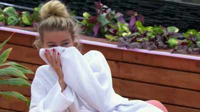 >> OH, THIS IS SOMETHING. - Love Island