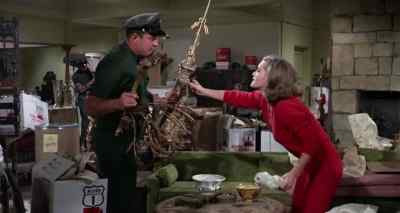 Oh, this, please, in the bedroom.
Thank you. - Good Neighbor Sam
