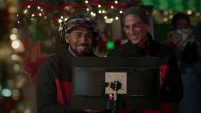 Oh, today we brought
the Ms. Christmas tour - Ms. Christmas Comes to Town