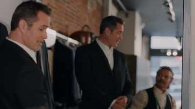 Oh, uh, this is a wedding veil
that has a snag in it. - The Wedding Veil Legacy