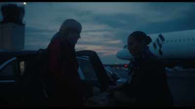 Oh, um, no, I can put it
in the compartment. Thanks. - A Murder at the End of the World