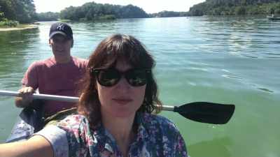 Oh, un tovarăș atât de plăcut de vacanță. - My Husband, the Cyborg