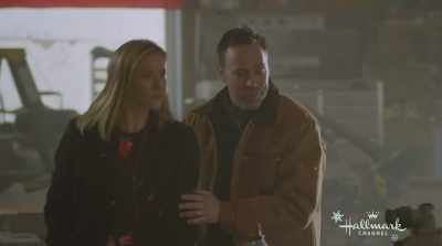 Oh, wait, come here, I
want to show you something. - Amazing Winter Romance