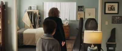 - Oh...
- Wait, wait. Come here, come here. - Moving On