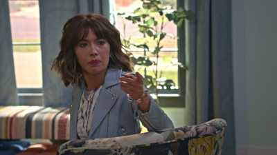 - Oh, wait, wait, wait.
So, you're just gonna - Maggie