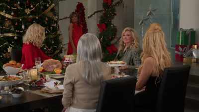Oh, well. Hmm. - Ladies of the '80s: A Divas Christmas