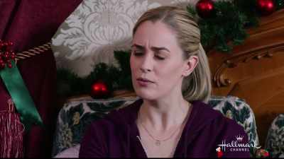 Oh, well, you know,
maybe you should open yours... - Christmas at the Palace