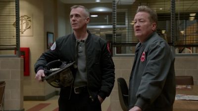 - Oh, wh--wh--what's this? - Chicago Fire