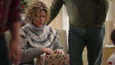 - Oh!
- What is-- - Rescuing Christmas