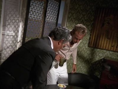 OH, WHAT'S --
WHAT'S THAT? - Hawaii Five-0