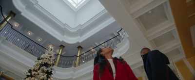 Oh! Whoa! Look at this ceiling! - Meet Me Next Christmas