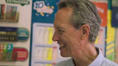 - Oh, we will win 41,000 euros.
- OK. - Write Around the World with Richard E Grant