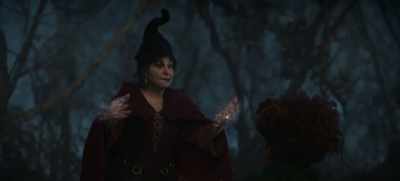 Oh, Winnie, please.
Please don't, please don't forget us. - Hocus Pocus 2