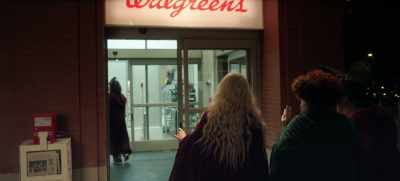 Oh, Winnie, the gates,
they parted for her. - Hocus Pocus 2