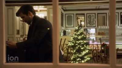 - Oh, that would be nice,
Sophia, but one only, please. - Best Christmas Ball Ever!